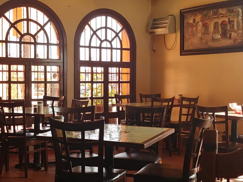 Los Tres Gallegos interior