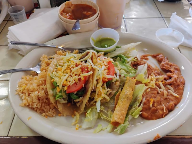 Los Tres Gallegos food